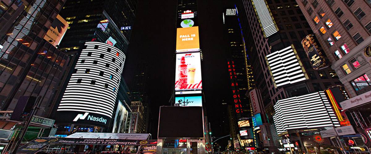 Japanese artist Ryoji Ikeda’s film test pattern was re-imagined for the Times Square billboards in October 2014.